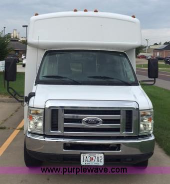 image for item K5719 2009 Ford E450 Champion bus