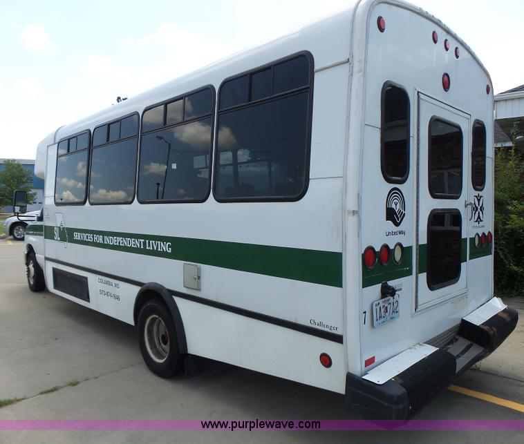 image for item K5719 2009 Ford E450 Champion bus