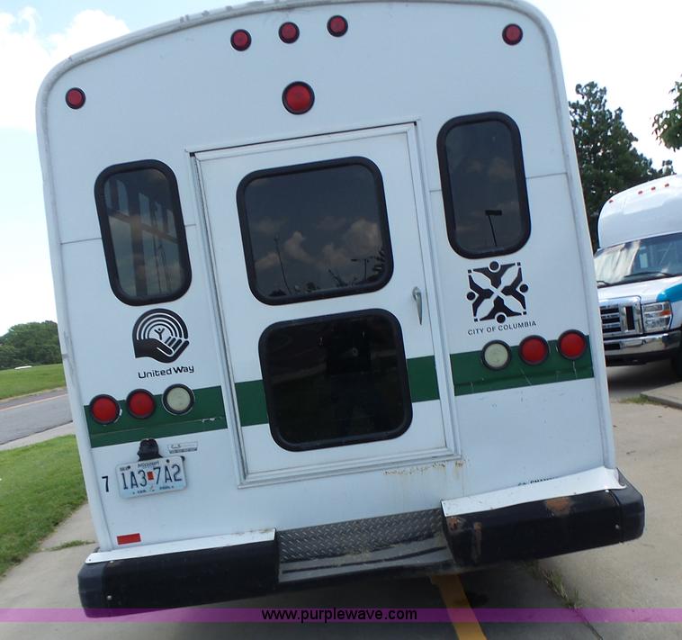 image for item K5719 2009 Ford E450 Champion bus