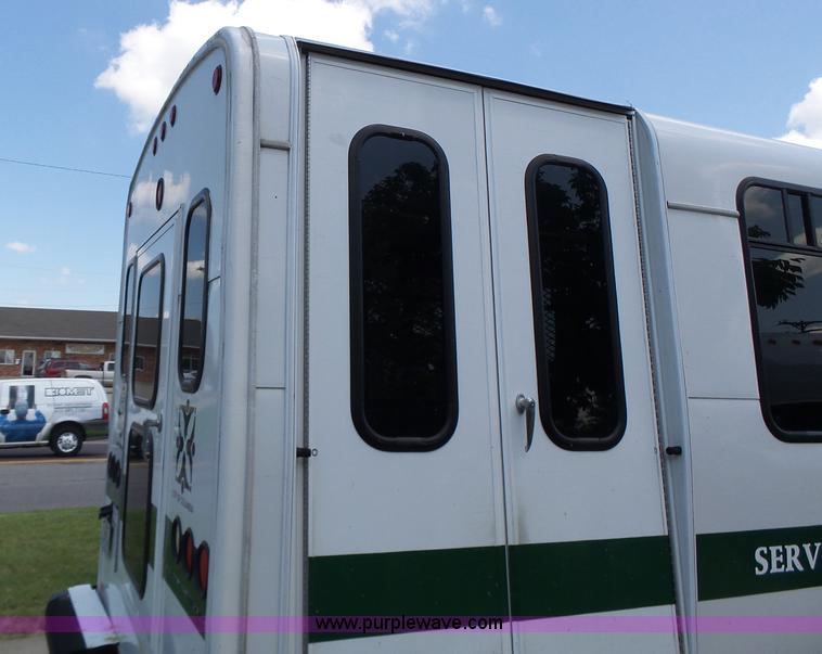 image for item K5719 2009 Ford E450 Champion bus