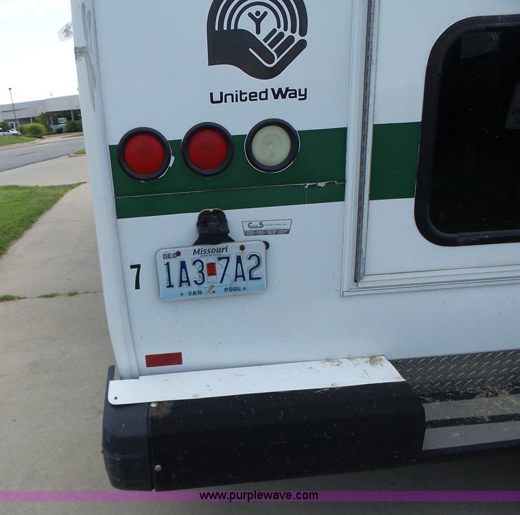 image for item K5719 2009 Ford E450 Champion bus