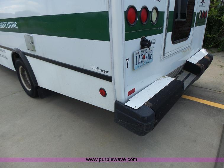 image for item K5719 2009 Ford E450 Champion bus