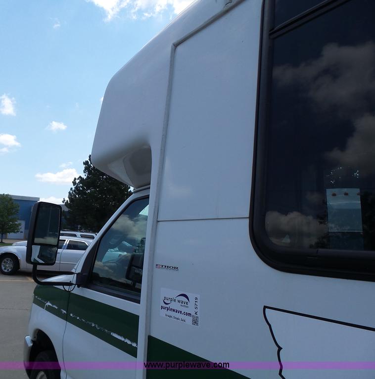 image for item K5719 2009 Ford E450 Champion bus