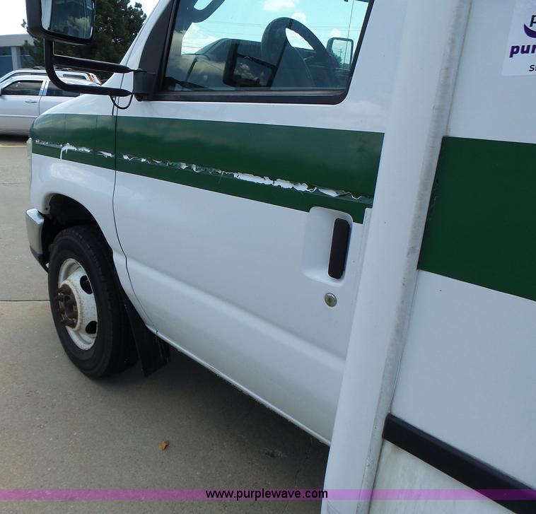 image for item K5719 2009 Ford E450 Champion bus