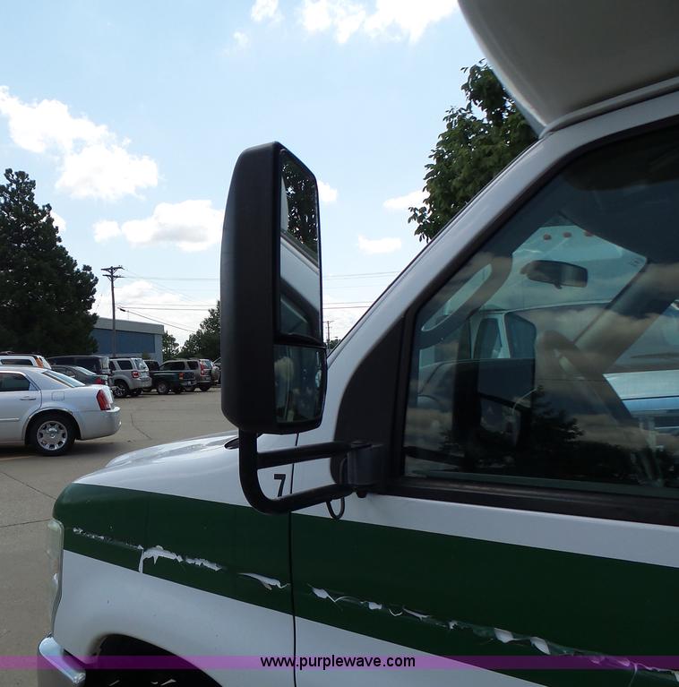image for item K5719 2009 Ford E450 Champion bus