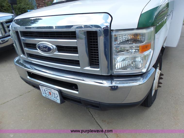 image for item K5719 2009 Ford E450 Champion bus