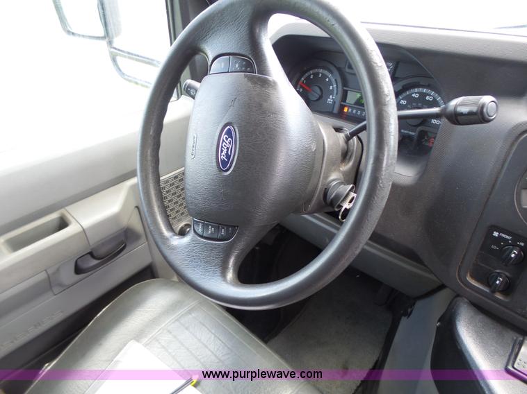 image for item K5719 2009 Ford E450 Champion bus