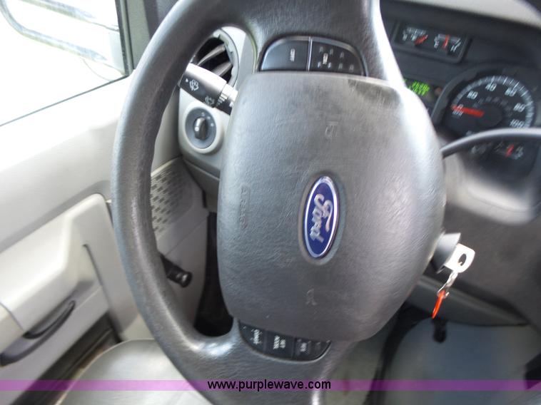 image for item K5719 2009 Ford E450 Champion bus