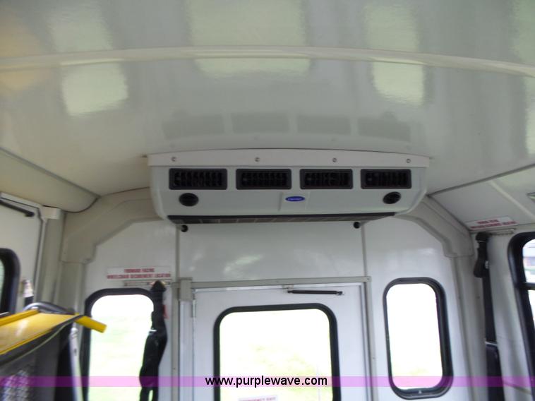 image for item K5719 2009 Ford E450 Champion bus