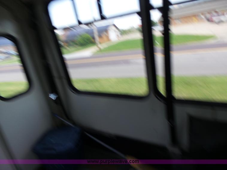 image for item K5719 2009 Ford E450 Champion bus