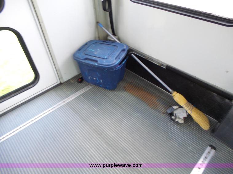 image for item K5719 2009 Ford E450 Champion bus