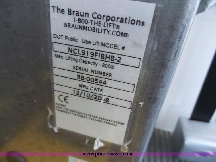 image for item K5719 2009 Ford E450 Champion bus