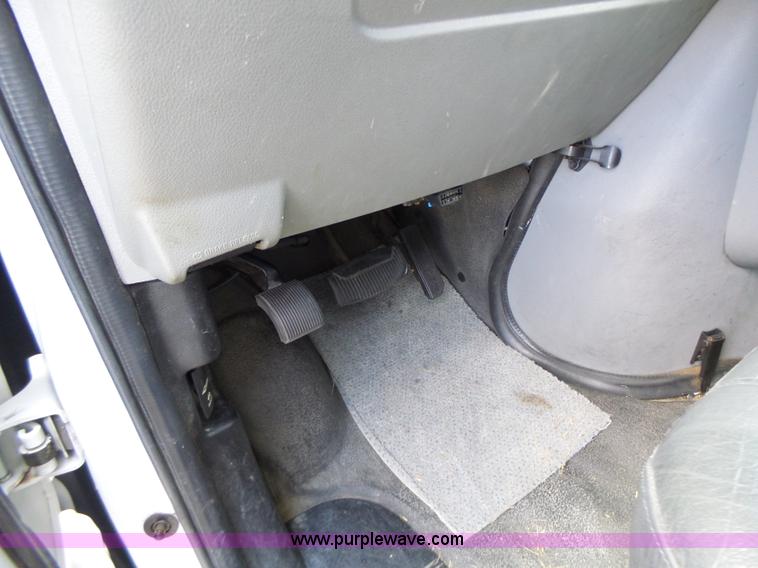 image for item K5719 2009 Ford E450 Champion bus