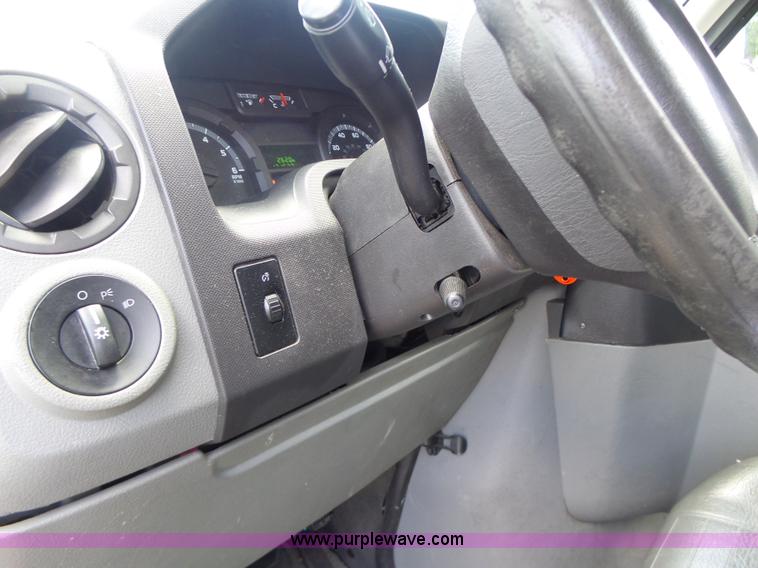 image for item K5719 2009 Ford E450 Champion bus