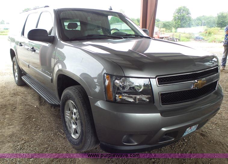 image for item K5724 2007 Chevrolet Suburban 1500 SUV