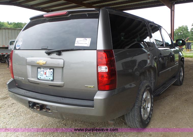 image for item K5724 2007 Chevrolet Suburban 1500 SUV