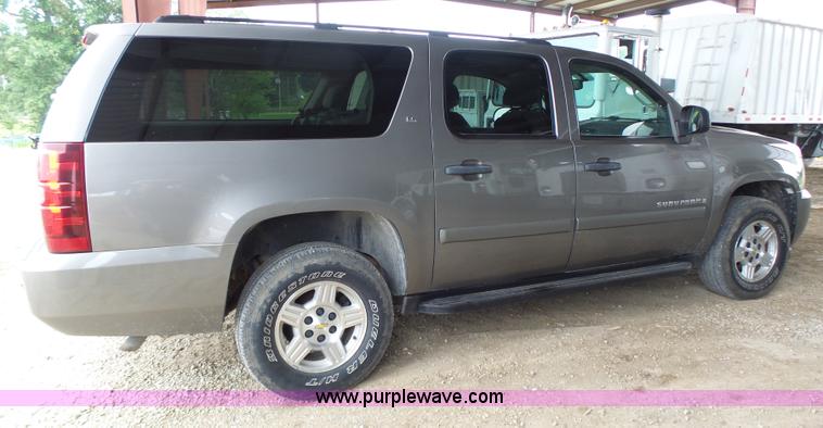 image for item K5724 2007 Chevrolet Suburban 1500 SUV