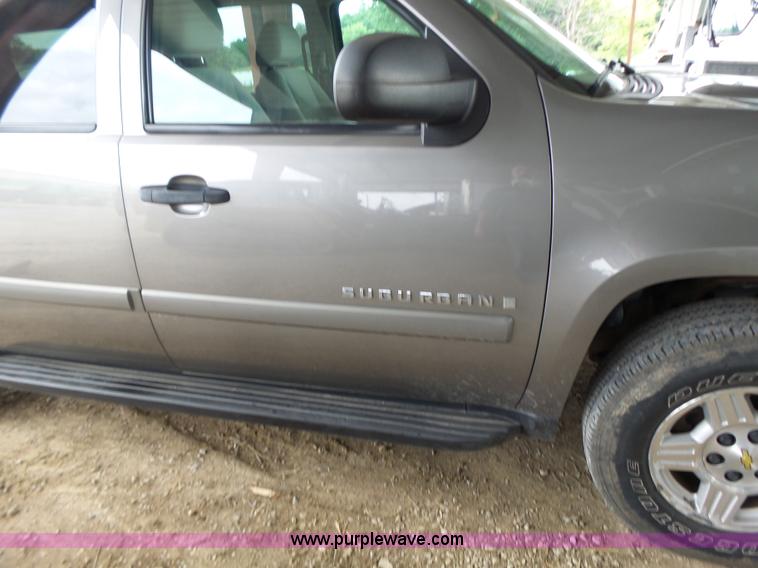 image for item K5724 2007 Chevrolet Suburban 1500 SUV