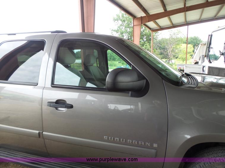 image for item K5724 2007 Chevrolet Suburban 1500 SUV