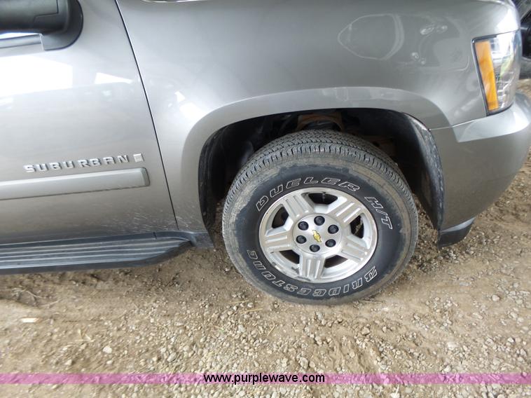 image for item K5724 2007 Chevrolet Suburban 1500 SUV