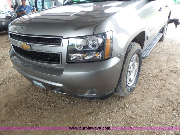 image for item K5724 2007 Chevrolet Suburban 1500 SUV