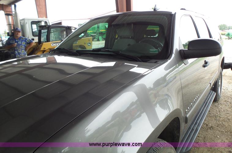 image for item K5724 2007 Chevrolet Suburban 1500 SUV