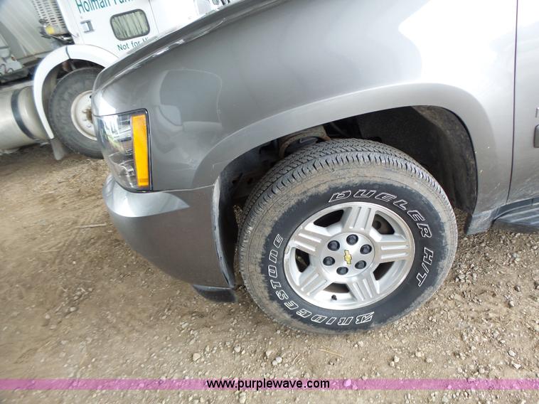 image for item K5724 2007 Chevrolet Suburban 1500 SUV