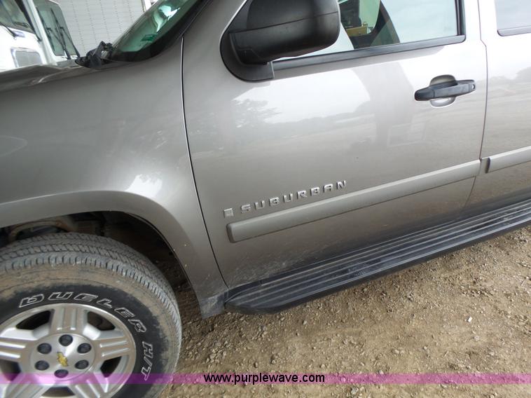 image for item K5724 2007 Chevrolet Suburban 1500 SUV