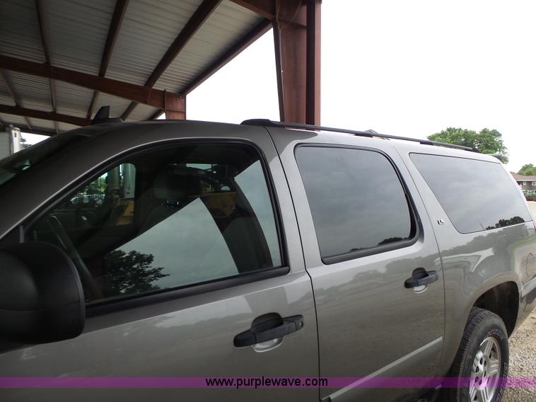 image for item K5724 2007 Chevrolet Suburban 1500 SUV
