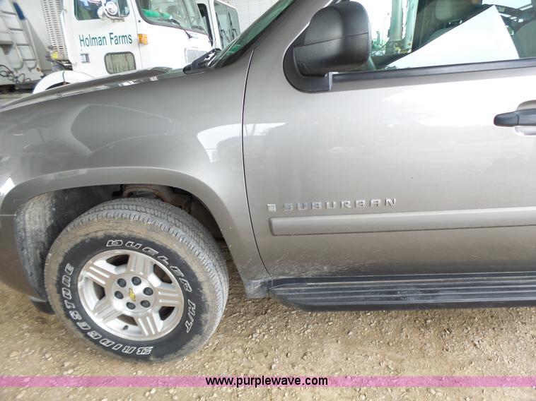 image for item K5724 2007 Chevrolet Suburban 1500 SUV
