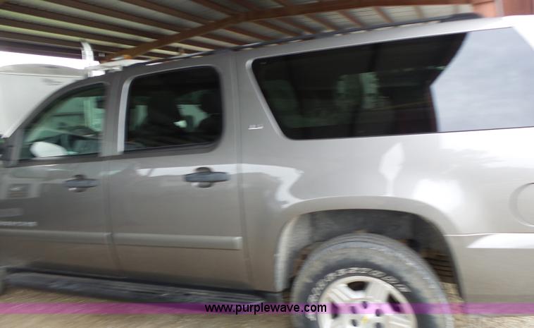 image for item K5724 2007 Chevrolet Suburban 1500 SUV
