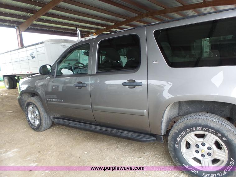 image for item K5724 2007 Chevrolet Suburban 1500 SUV