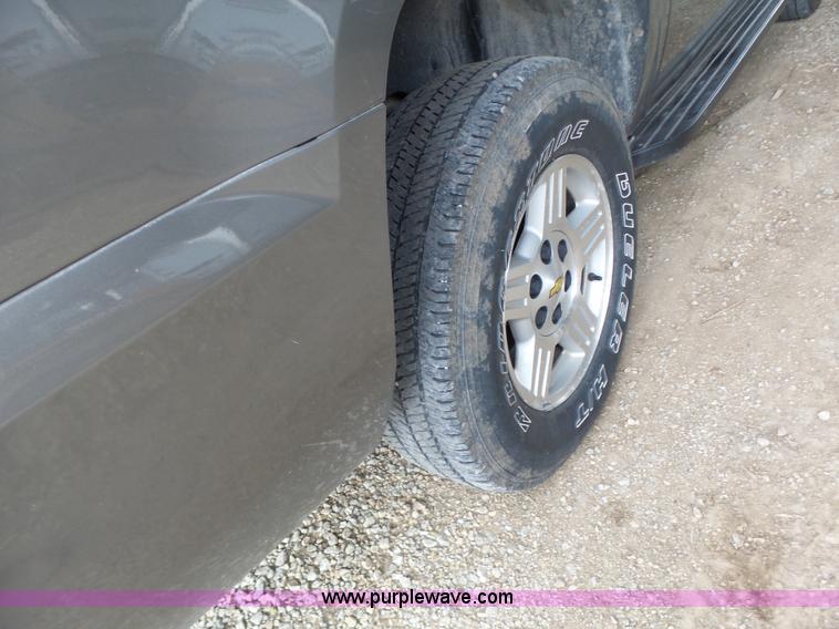image for item K5724 2007 Chevrolet Suburban 1500 SUV