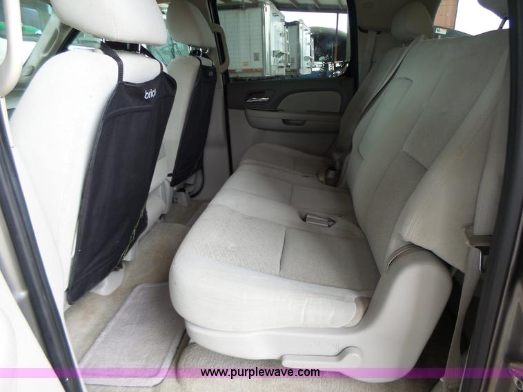 image for item K5724 2007 Chevrolet Suburban 1500 SUV