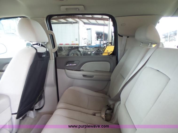 image for item K5724 2007 Chevrolet Suburban 1500 SUV