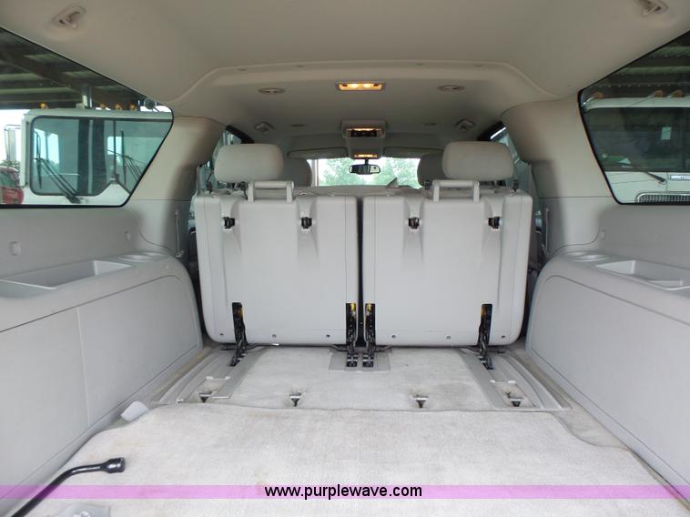 image for item K5724 2007 Chevrolet Suburban 1500 SUV
