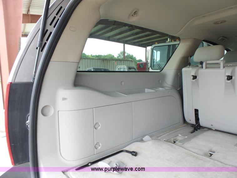 image for item K5724 2007 Chevrolet Suburban 1500 SUV