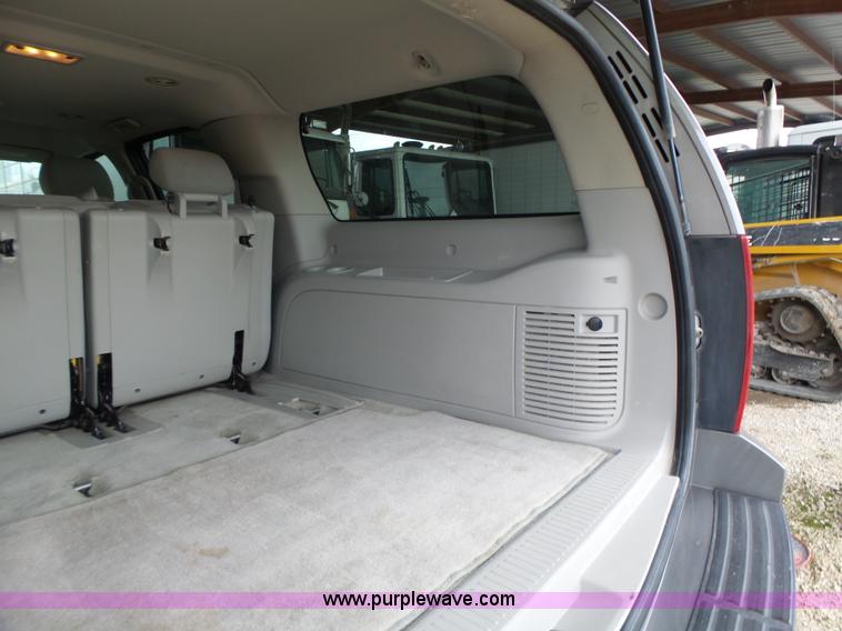image for item K5724 2007 Chevrolet Suburban 1500 SUV