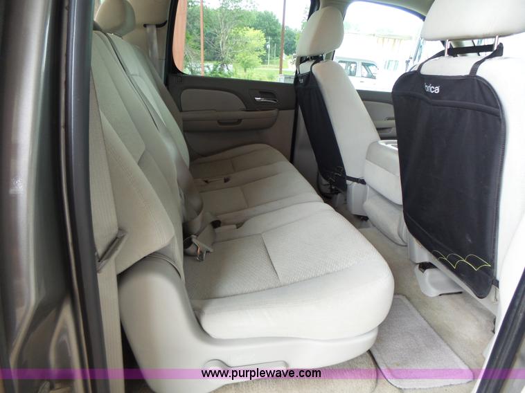 image for item K5724 2007 Chevrolet Suburban 1500 SUV