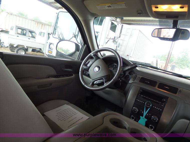 image for item K5724 2007 Chevrolet Suburban 1500 SUV