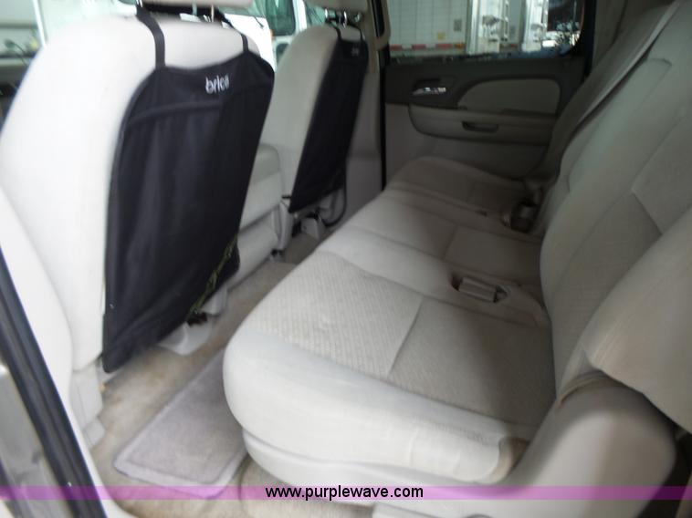 image for item K5724 2007 Chevrolet Suburban 1500 SUV