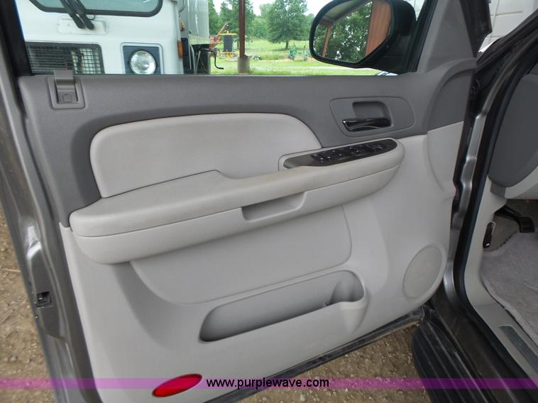 image for item K5724 2007 Chevrolet Suburban 1500 SUV