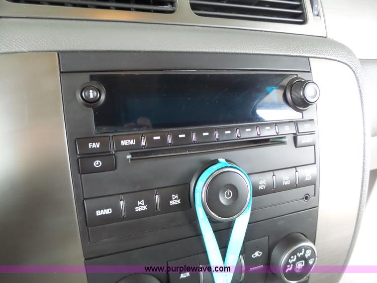 image for item K5724 2007 Chevrolet Suburban 1500 SUV