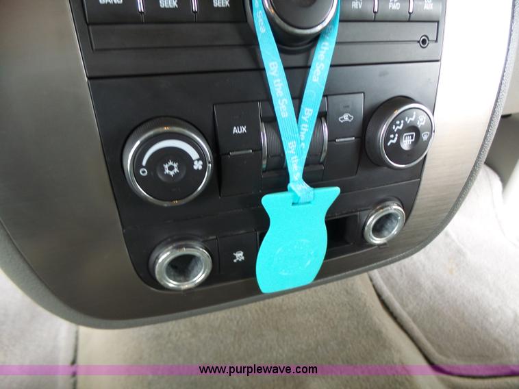 image for item K5724 2007 Chevrolet Suburban 1500 SUV