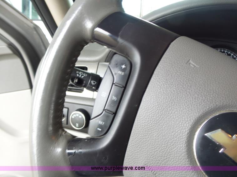 image for item K5724 2007 Chevrolet Suburban 1500 SUV