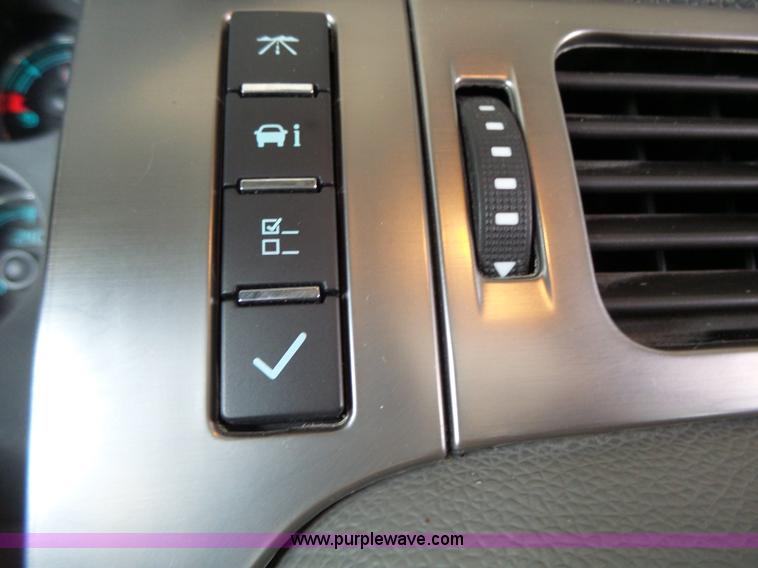 image for item K5724 2007 Chevrolet Suburban 1500 SUV