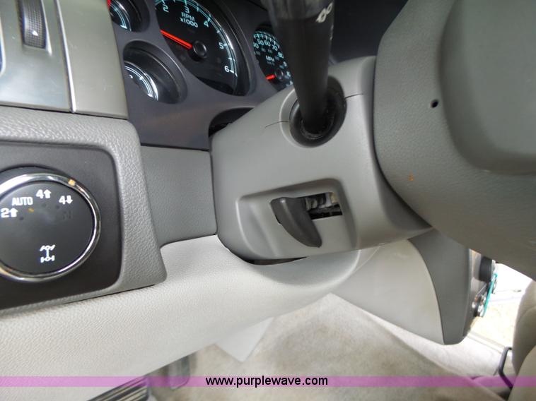 image for item K5724 2007 Chevrolet Suburban 1500 SUV