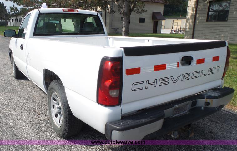 image for item K5740 2006 Chevrolet Silverado 1500 pickup truck