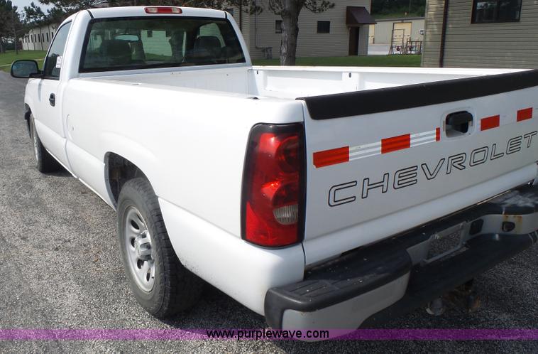 image for item K5740 2006 Chevrolet Silverado 1500 pickup truck