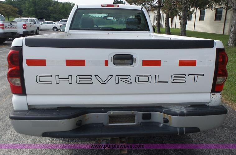 image for item K5740 2006 Chevrolet Silverado 1500 pickup truck